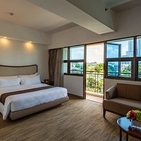 La Breza Hotel Quezon City Extérieur photo