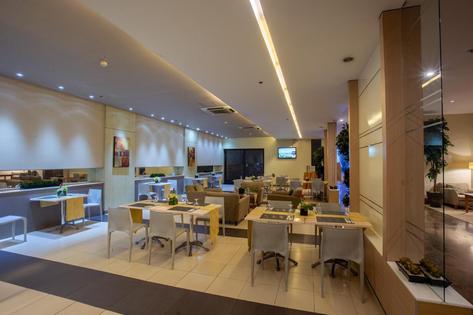 La Breza Hotel Quezon City Extérieur photo
