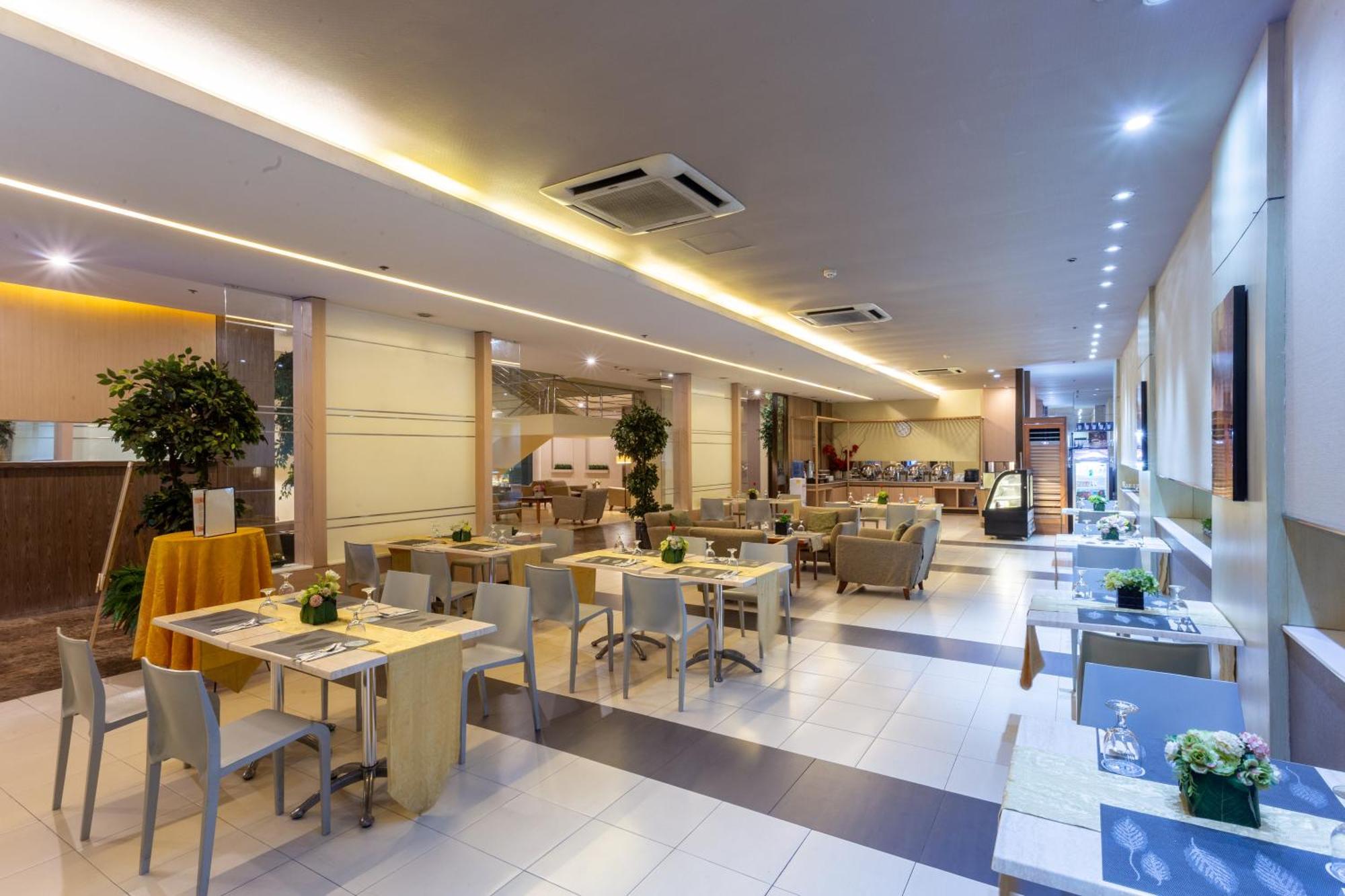 La Breza Hotel Quezon City Extérieur photo