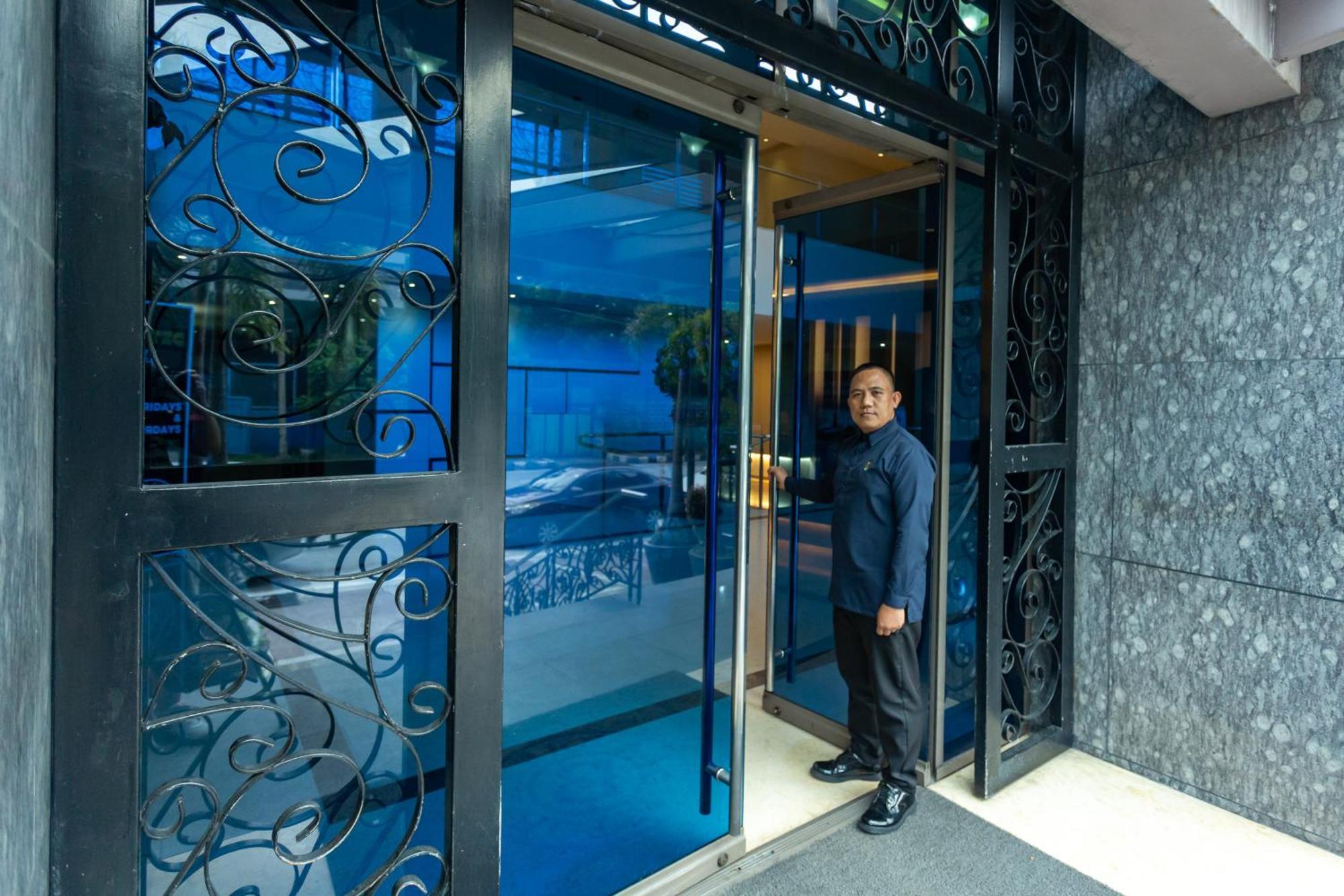 La Breza Hotel Quezon City Extérieur photo