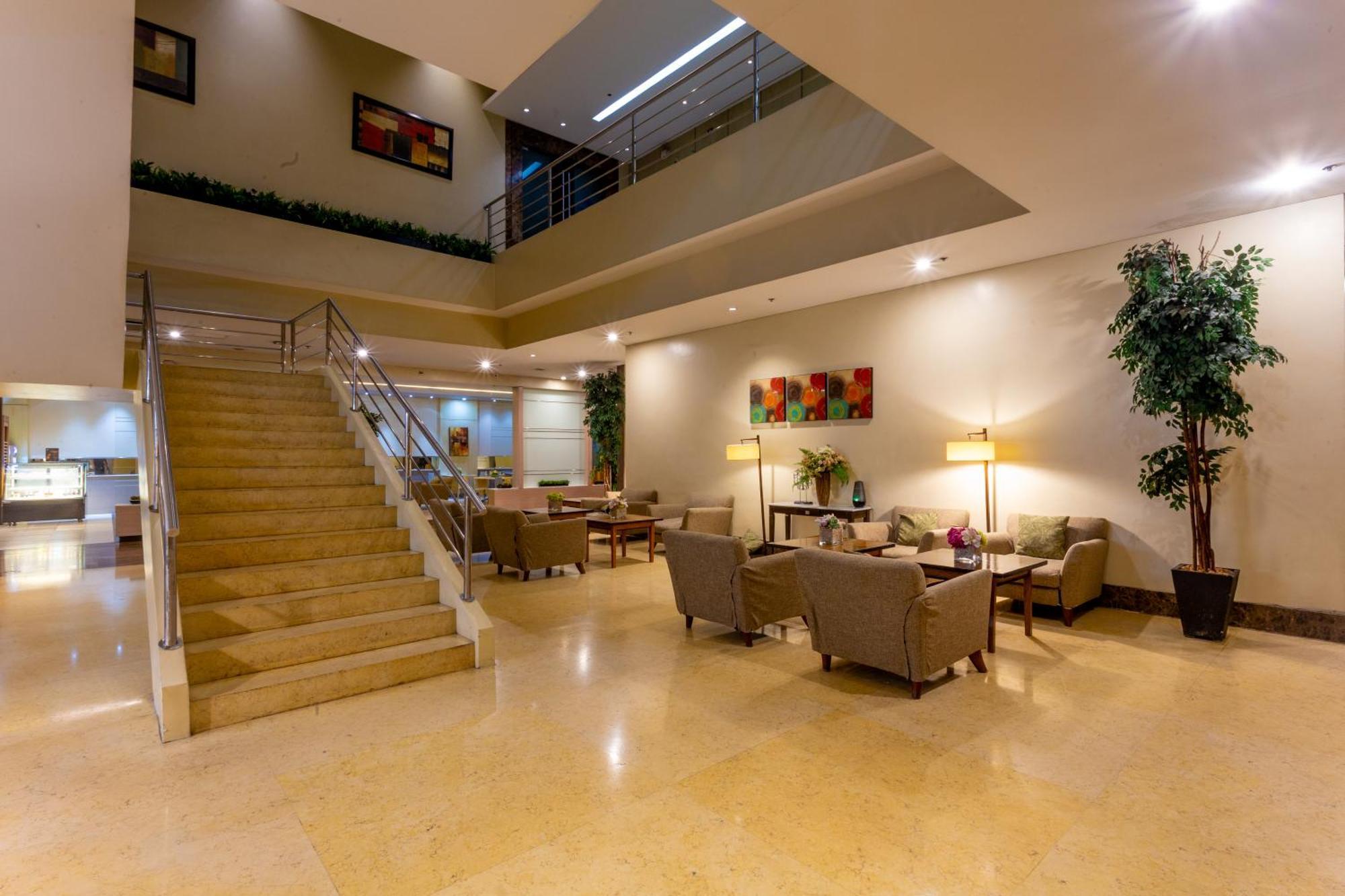 La Breza Hotel Quezon City Extérieur photo