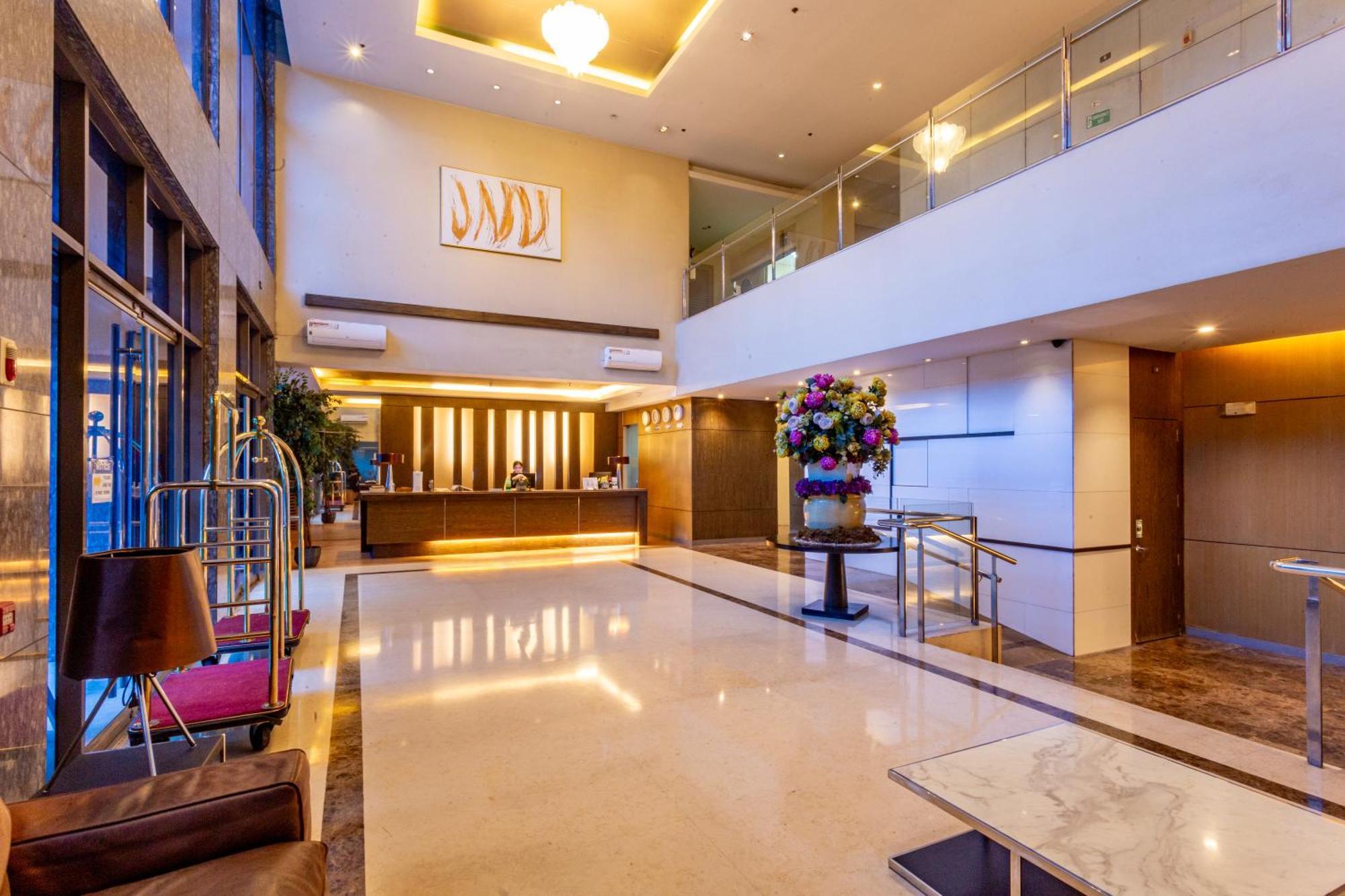 La Breza Hotel Quezon City Extérieur photo