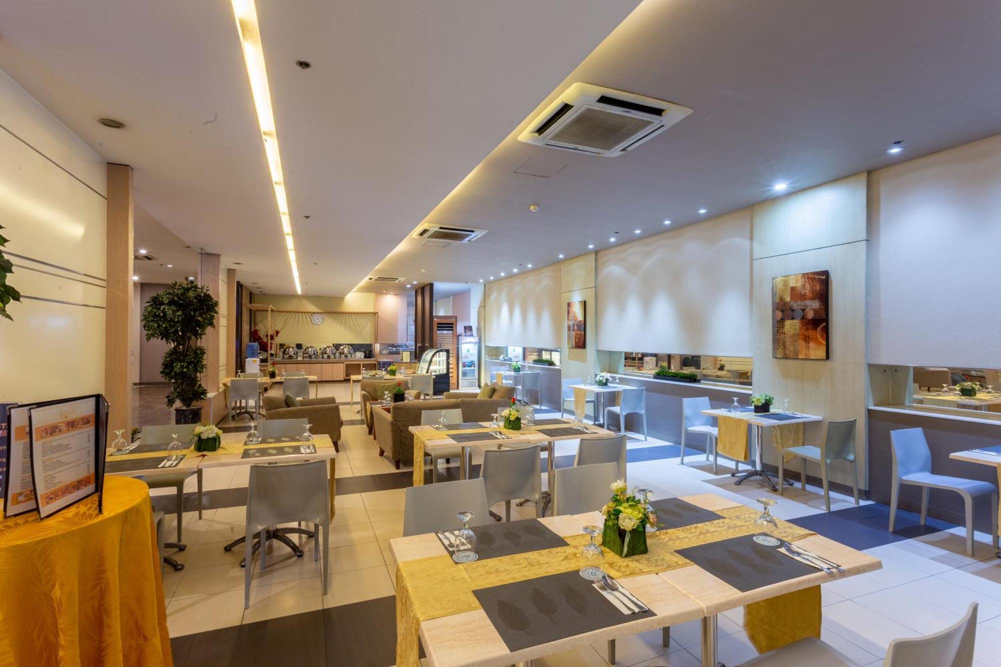 La Breza Hotel Quezon City Extérieur photo