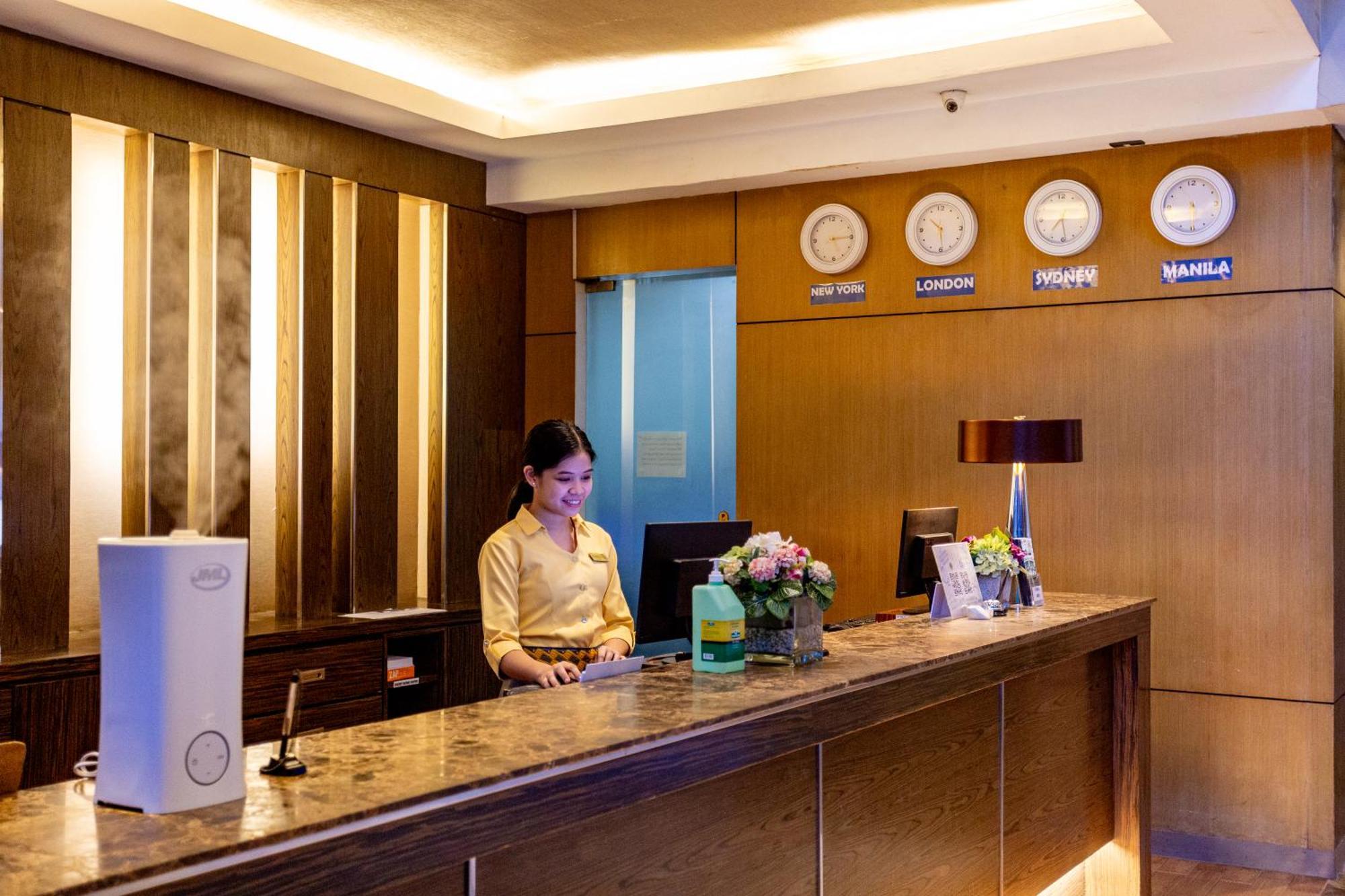 La Breza Hotel Quezon City Extérieur photo