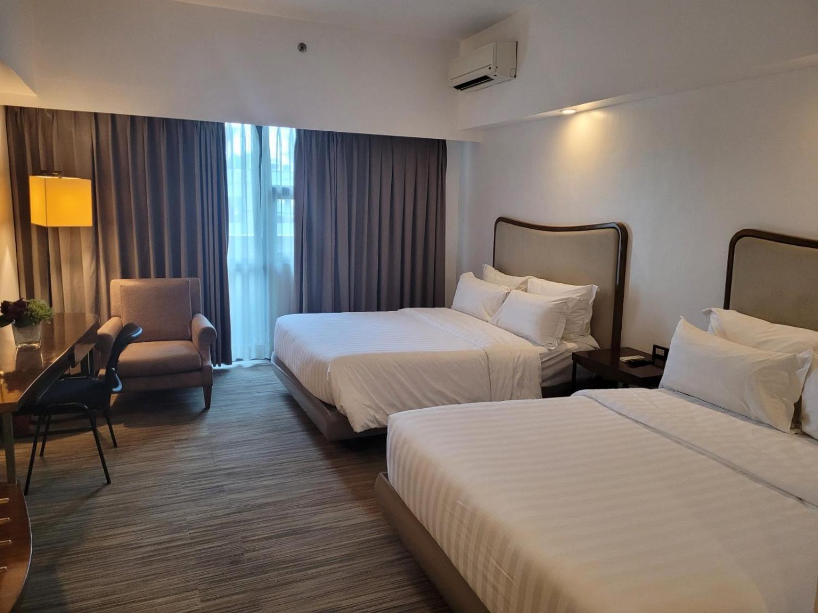 La Breza Hotel Quezon City Extérieur photo
