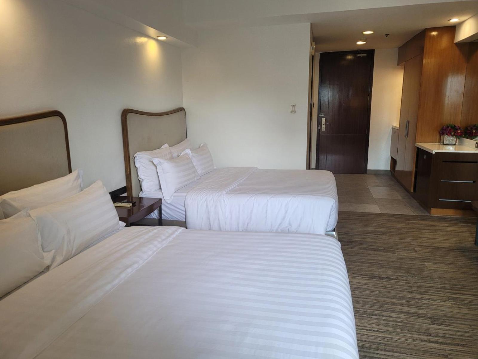 La Breza Hotel Quezon City Extérieur photo