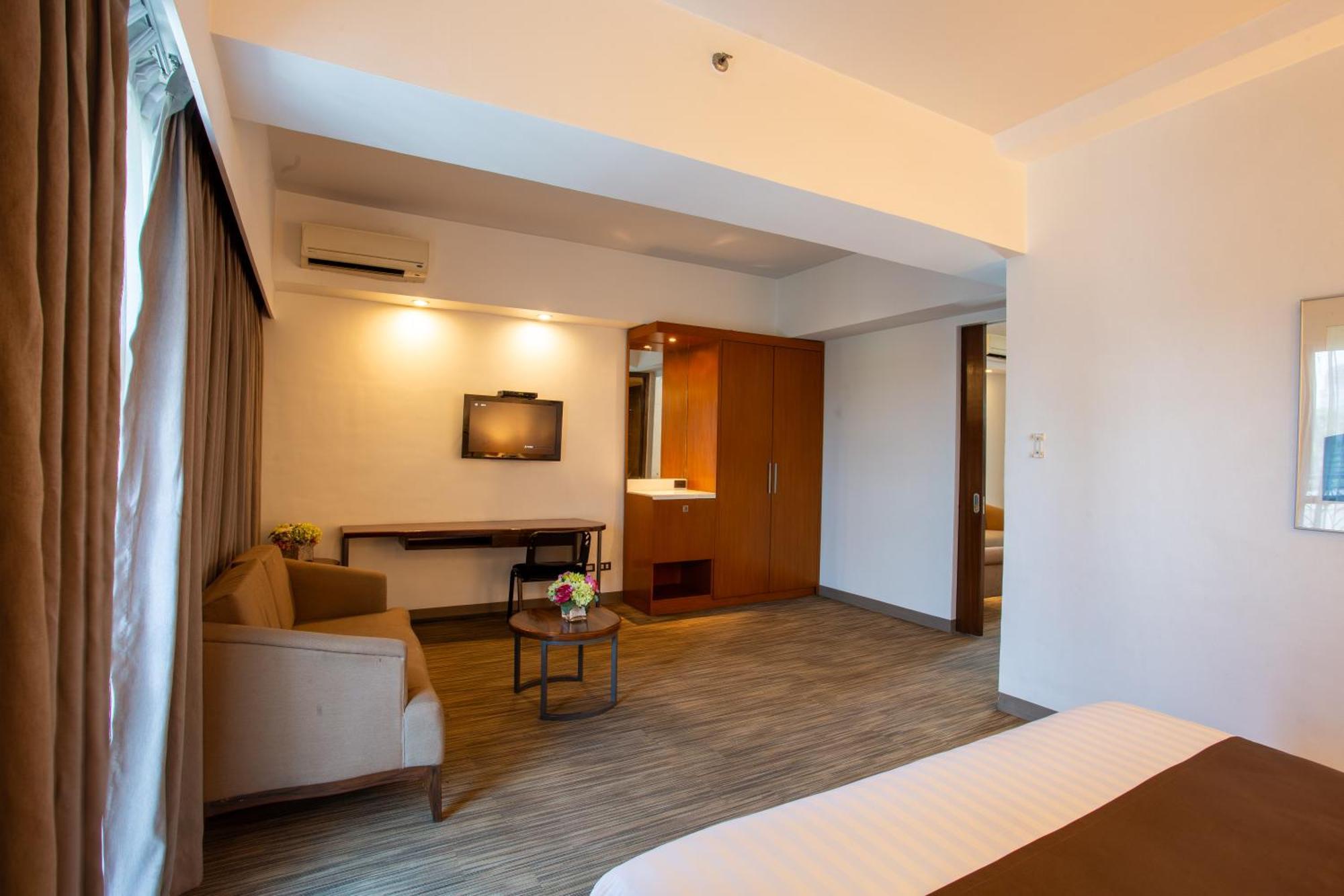 La Breza Hotel Quezon City Extérieur photo