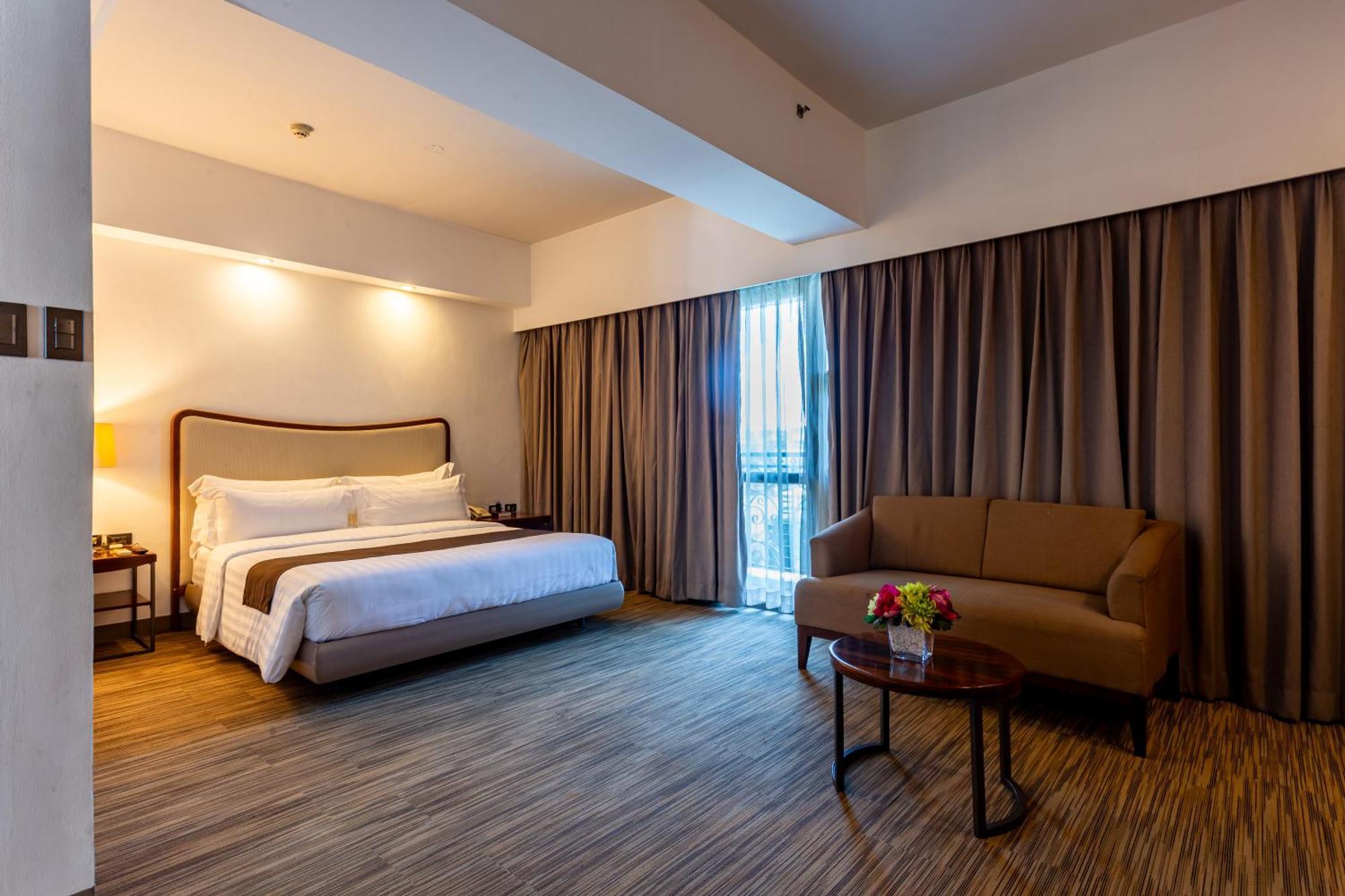 La Breza Hotel Quezon City Extérieur photo