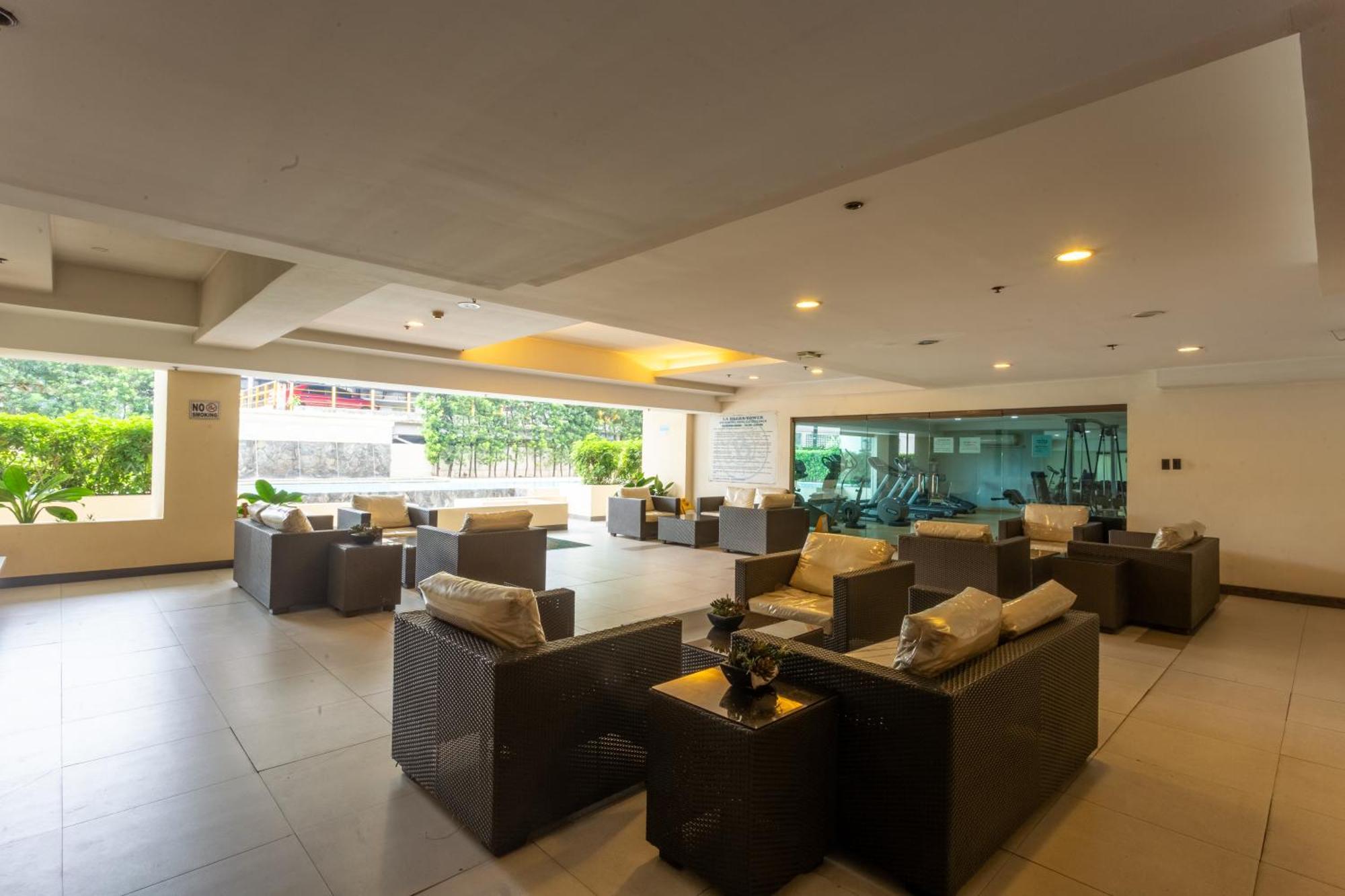 La Breza Hotel Quezon City Extérieur photo
