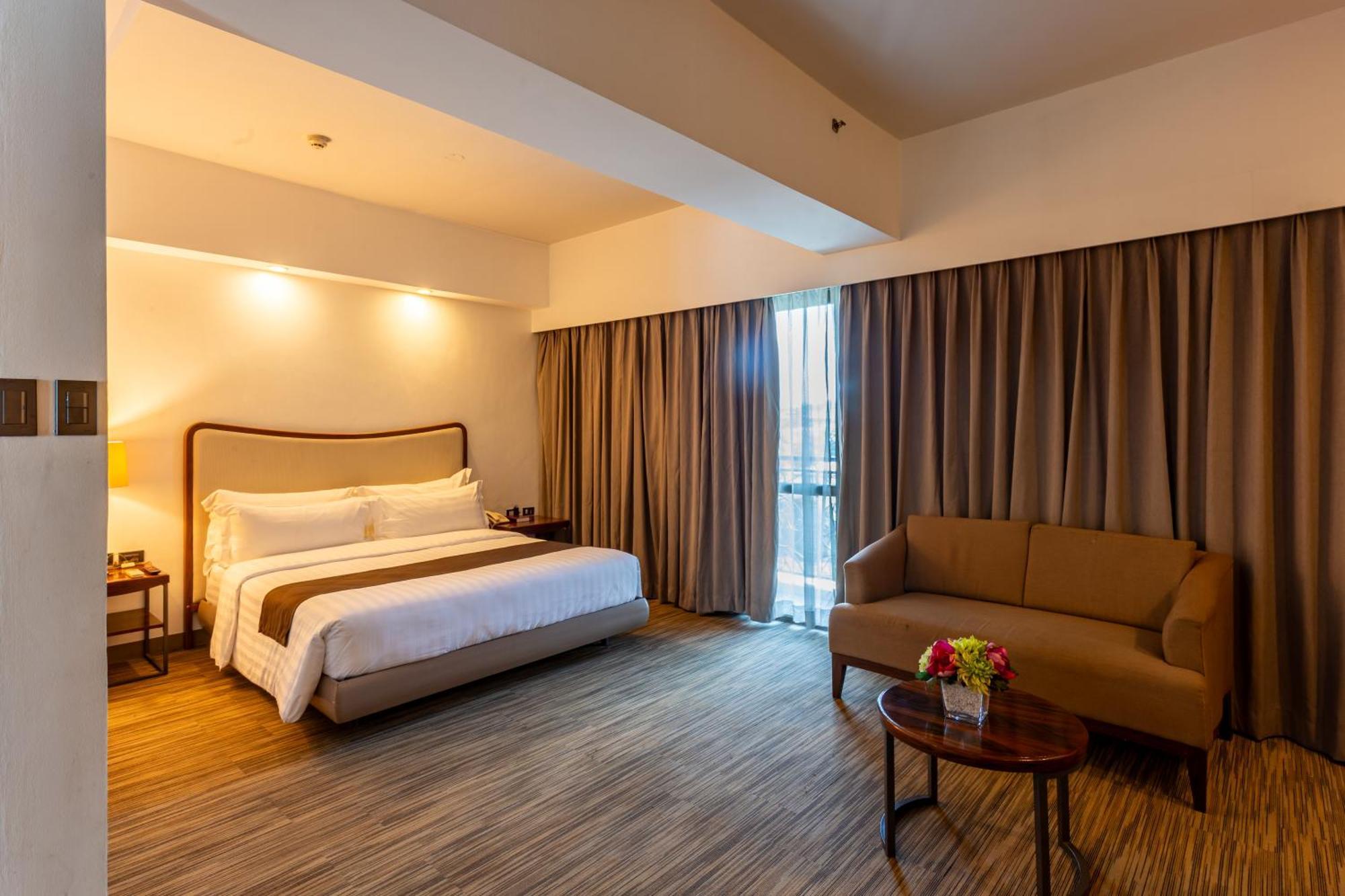 La Breza Hotel Quezon City Extérieur photo