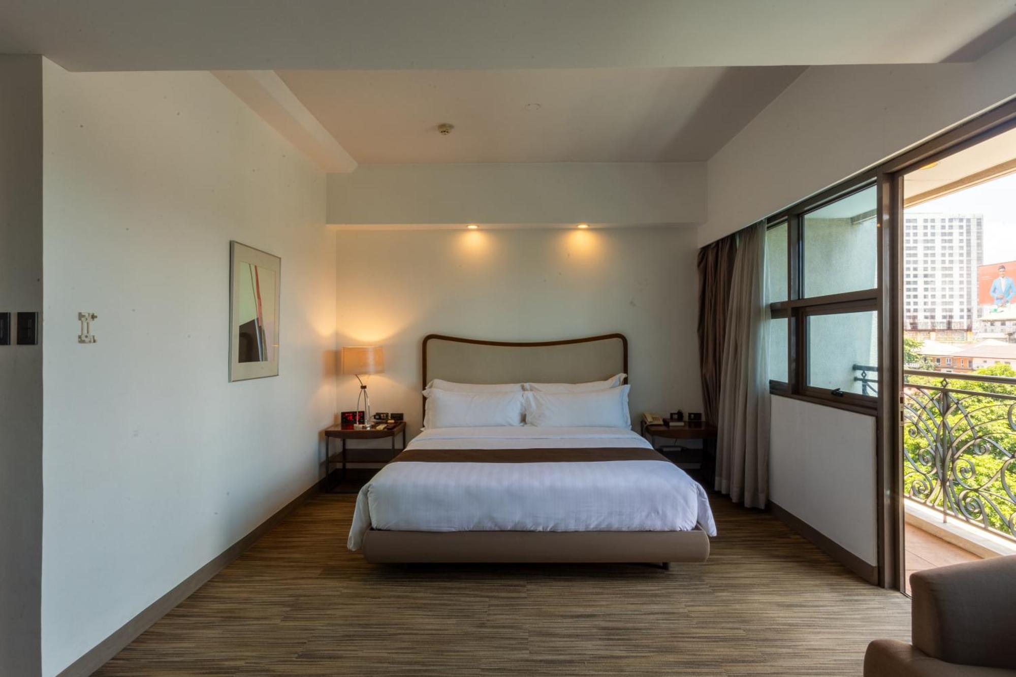 La Breza Hotel Quezon City Extérieur photo