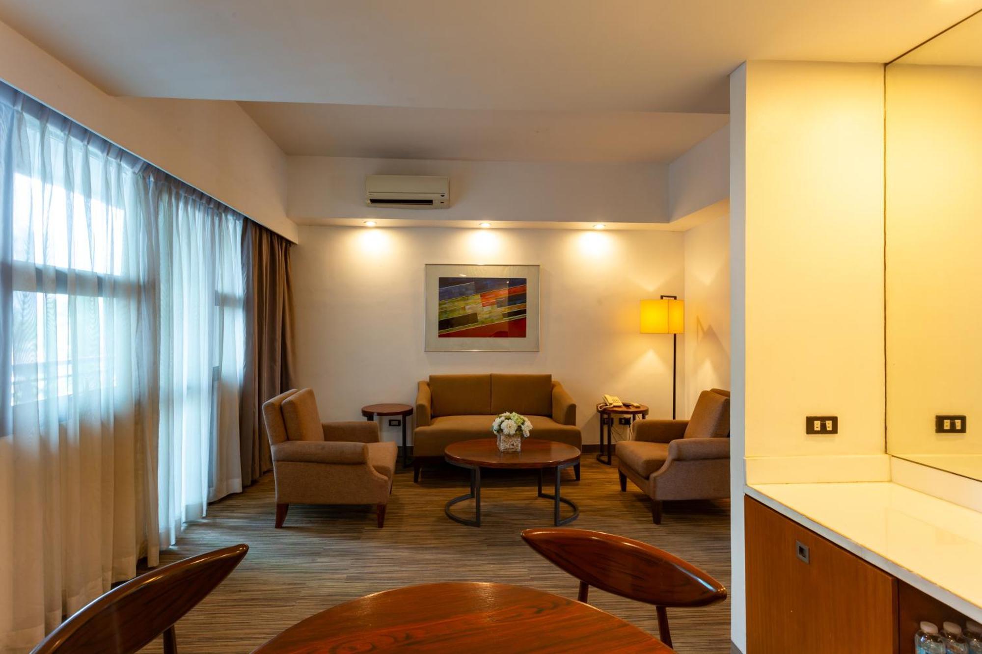 La Breza Hotel Quezon City Extérieur photo