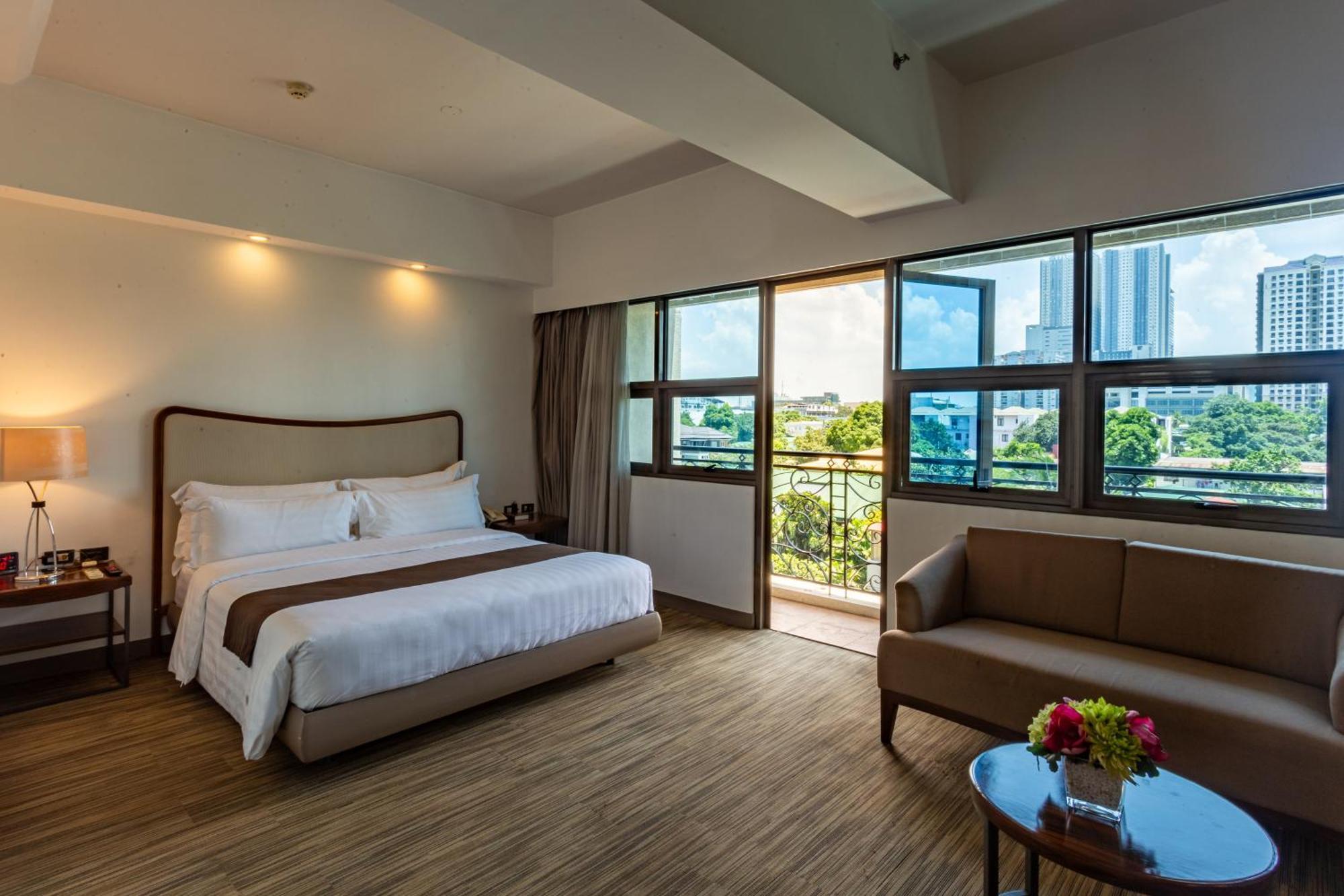La Breza Hotel Quezon City Extérieur photo